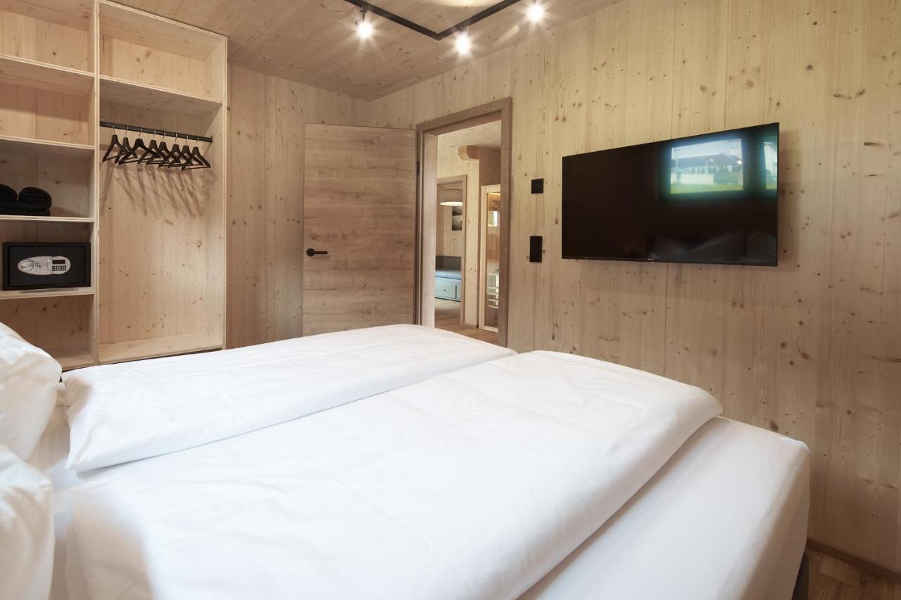 Black Forest Lodges - Gehobene Ferienwohnungen Mit Privatsaunas トゥルフェス エクステリア 写真