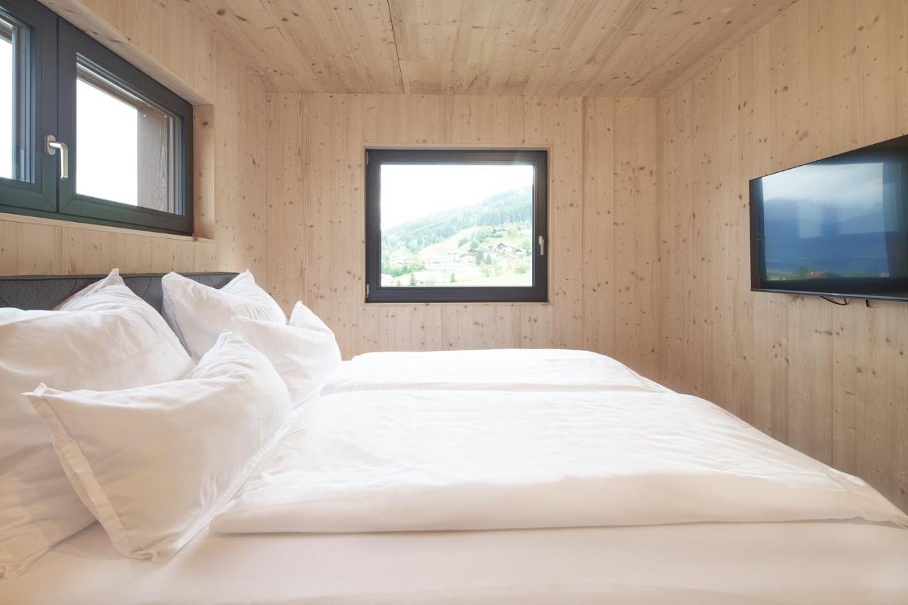 Black Forest Lodges - Gehobene Ferienwohnungen Mit Privatsaunas トゥルフェス エクステリア 写真